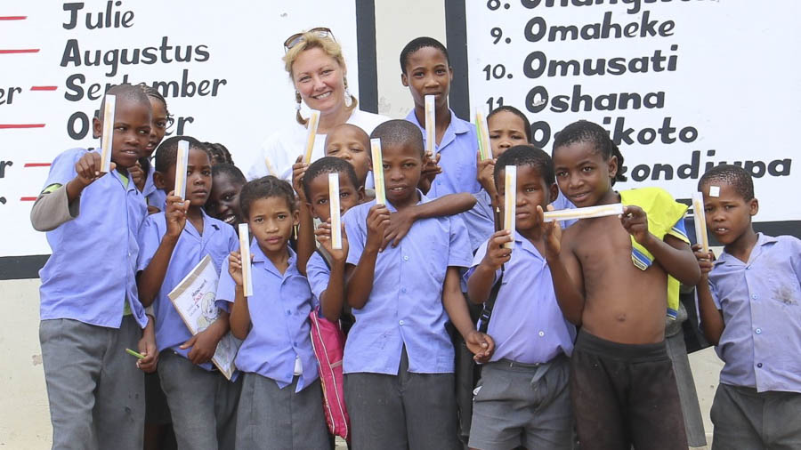 Tina Gauss mit DWLF (Zahnärzte ohne Grenzen) in Namibia